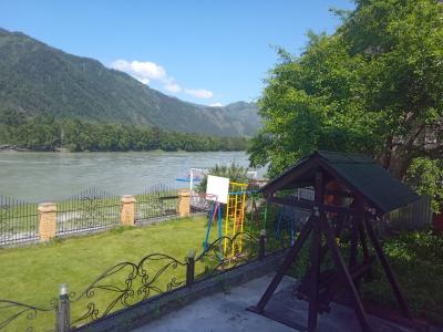 Вид из окна Коттеджа у реки